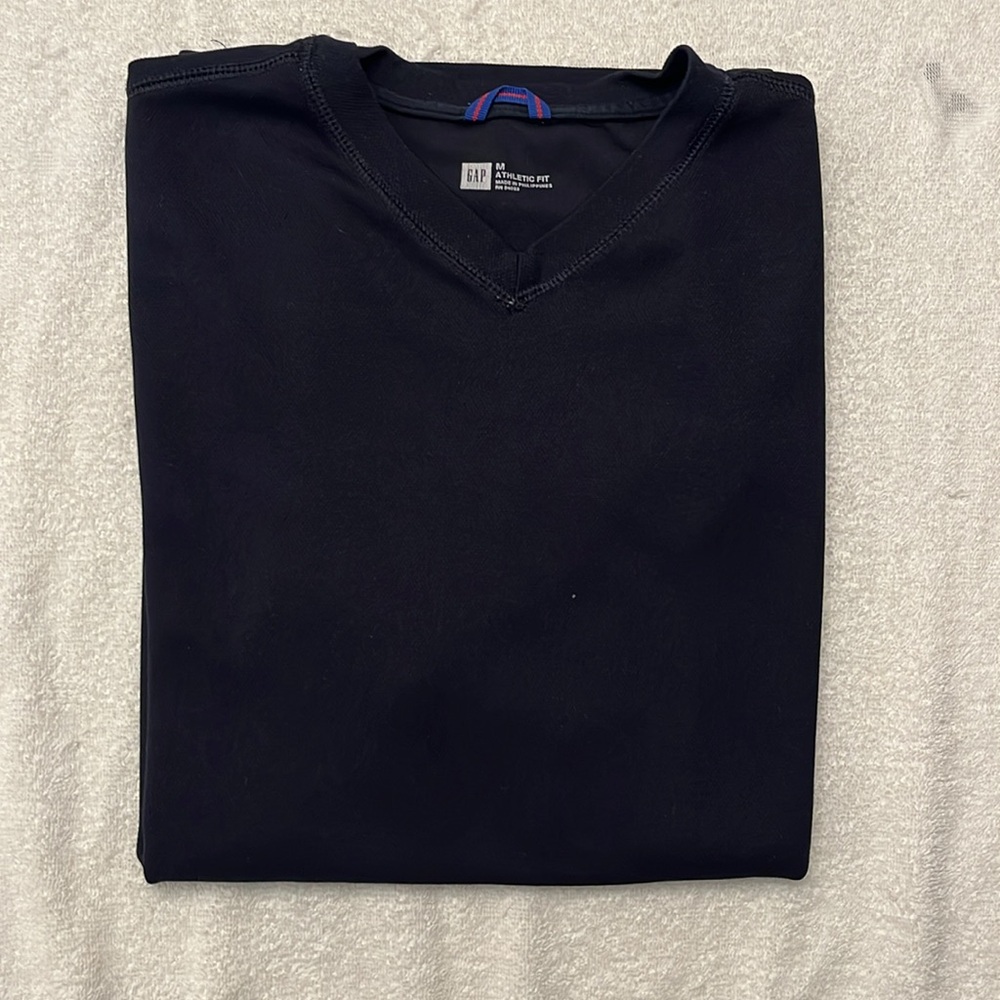 🏳️🌈 GAP Athletic Fit Tee - Picture 2 of 7